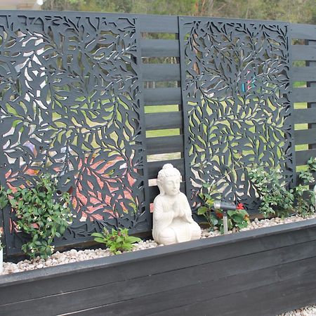 The Woodlands Hideaway - Premium Acreage Guesthouse Browns Plains Bagian luar foto