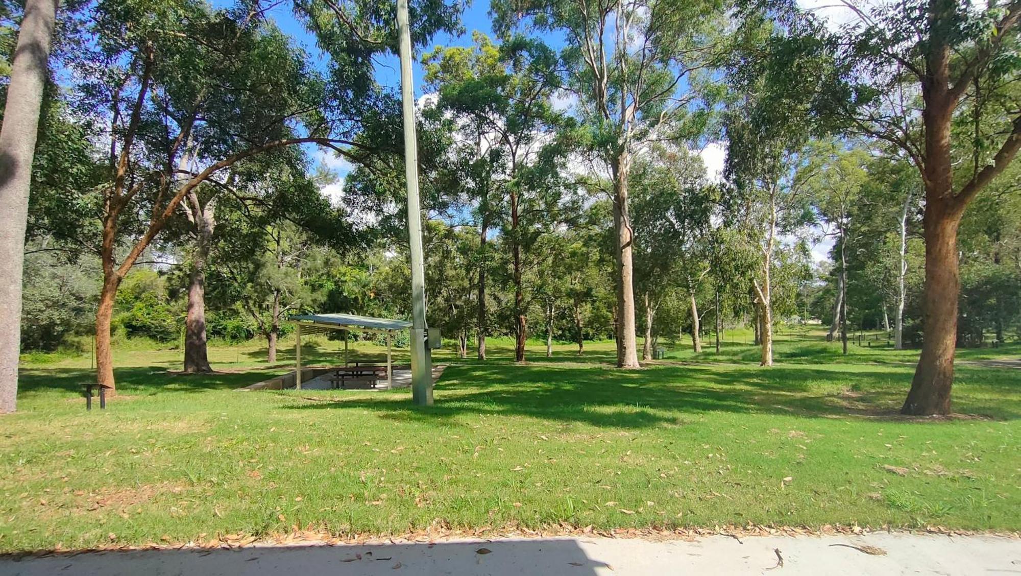 The Woodlands Hideaway - Premium Acreage Guesthouse Browns Plains Bagian luar foto