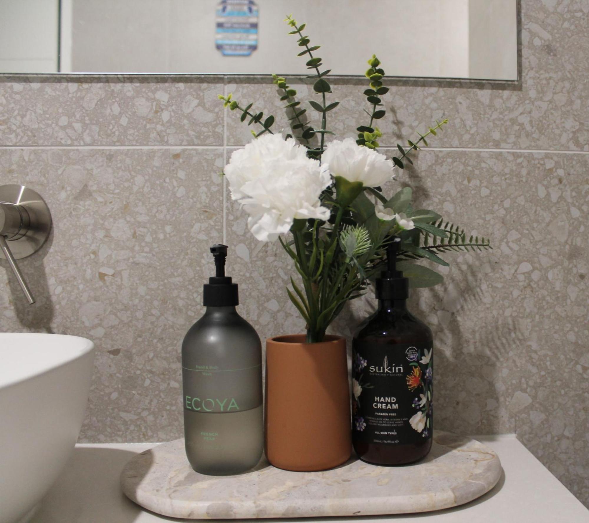 The Woodlands Hideaway - Premium Acreage Guesthouse Browns Plains Bagian luar foto